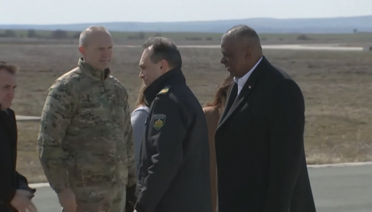 Лойд Остин - Военният министър на САЩ пристигна у нас, кацна на военно-въздушната в Безмер