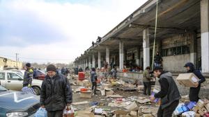 Руските агресори създадоха пункт за хуманитарна помощ пред супермаркет в