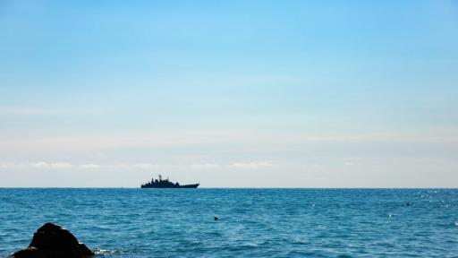 Нова атака в Черно море: Търговски кораб потъва край румънския бряг
