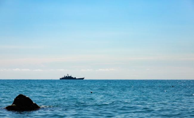 Нов удар в Черно море: Търговски кораб потъва край румънския бряг