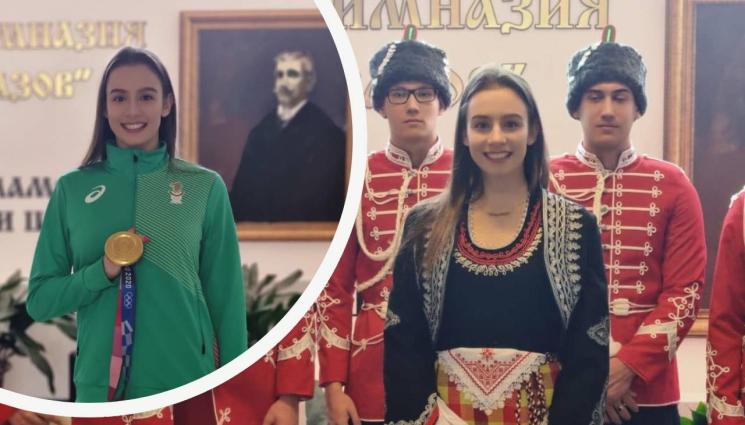 Мадлен Радуканова - Облякоха шампионка в родопска носия! Златното момиче Мадлен Радуканова игра хоро в Смолян