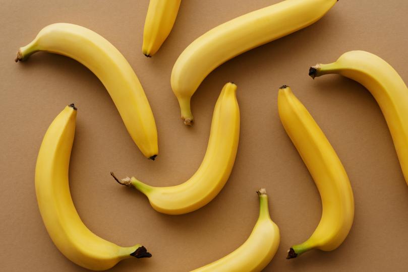 <p>Като един истински любител на добрата храна, Телецът обича да похапва сладко, дори и когато готви. Плодът, подходящ за тази зодия,&nbsp;е банан &ndash; макар да са с по-високо съдържание на фруктова захар, бананите подобряват здравето на черния дроб и храносмилателната система на зодиакалния знак.</p>