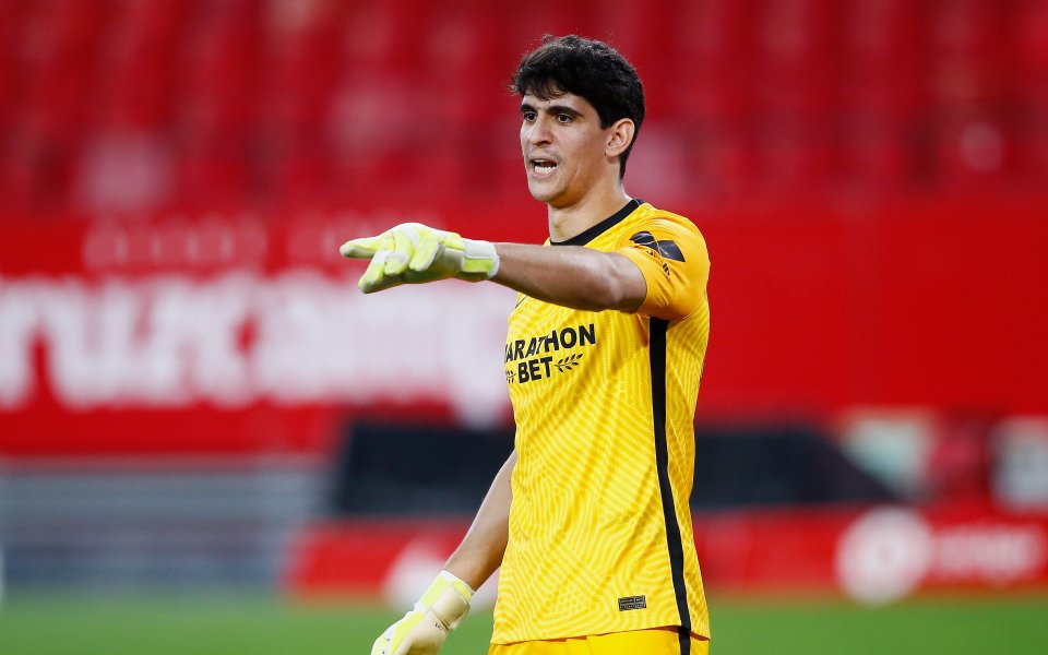 Отборът на Манчестър Юнайтед планира да привлече вратаря на Севиля