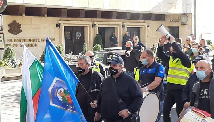 протест мвр - Полицаите на мощен протест на 1 април
