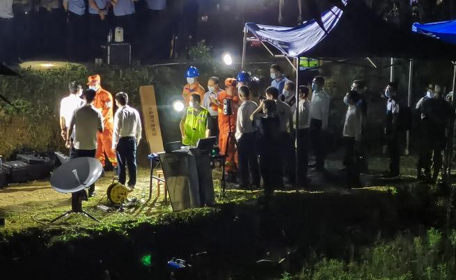 Не са намерени оцелели от самолетната катастрофа в Китай