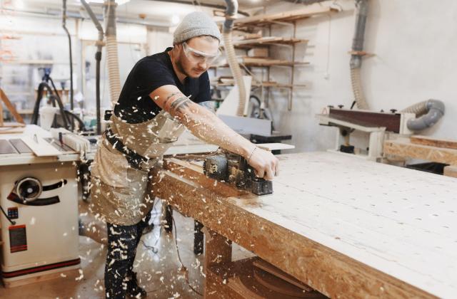 Заради недостига на дървесина по-голяма част от компаниите, свързани с