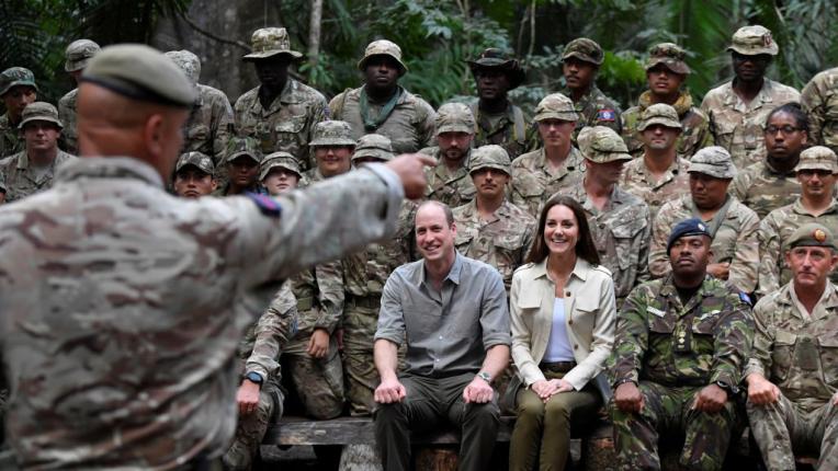 Херцогът и херцогинята на Кеймбридж на приключение в джунглата в последния ден от кралското турне на Карибите