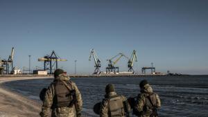 Шест чуждестранни кораба остават в пристанището на Мариупол въпреки създадените