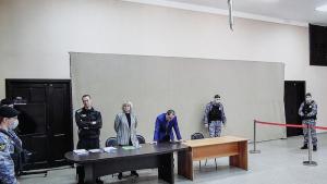 Руската полиция задържа двамата адвокати на хвърления в затвора критик