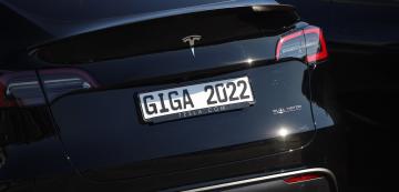 <p>Tesla Model Y в Берлин.</p>