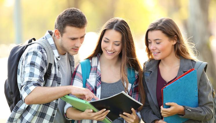 студенти - Български студенти напират за Италия и Нидерландия