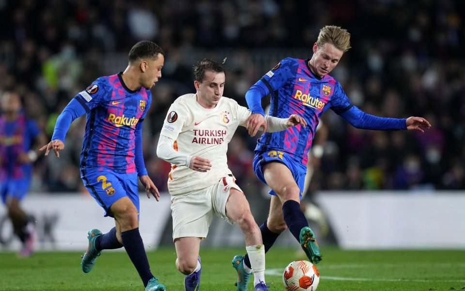 Халфът на Галатасарай Керем Актуроолу е следен от два английски