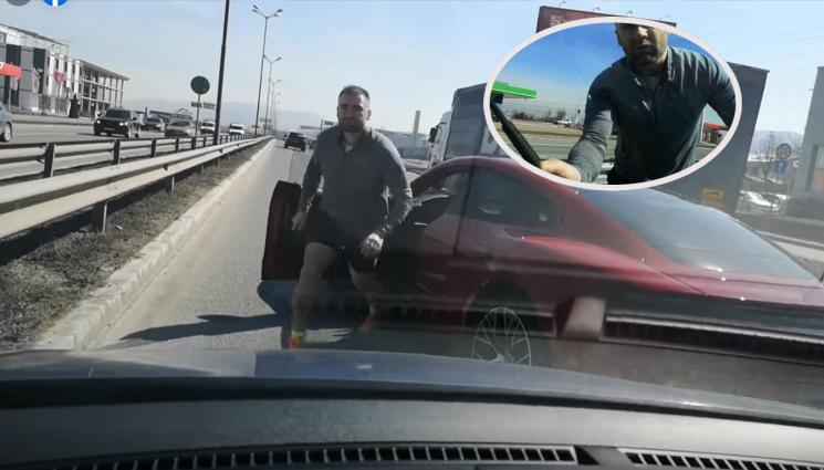 палка - MУТРЕНСКО: Шофьор засече друг на Околовръстното в София, слезе и размаха палка (ВИДЕО)