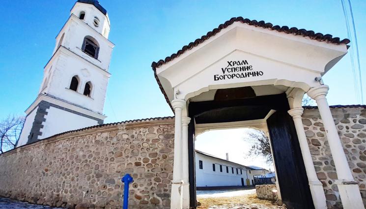 Храм Успение Богородично - ВЯРА: Самоковската катедрала имала комин за заблуда