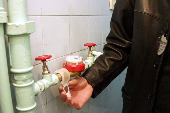 Поскъпването на водопроводните тръби и строителни материали също натискат цената на водата нагоре.