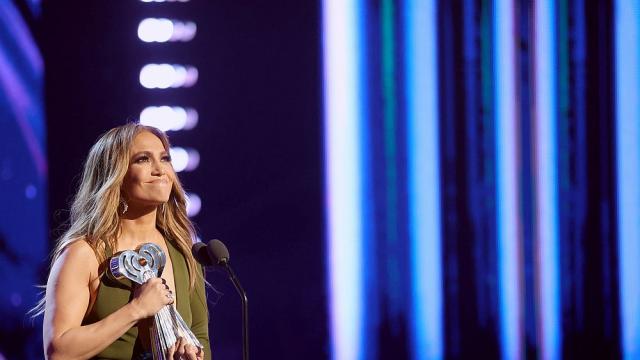 Дженифър Лопес получи наградата Icon Award (ВИДЕО)