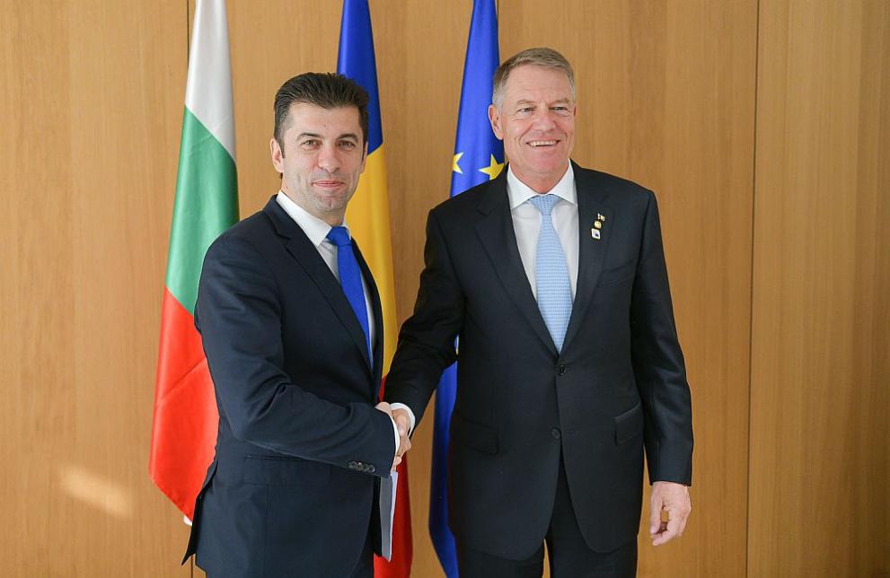 Премиерът Кирил Петков и президентът на Румъния Клаус Йоханис