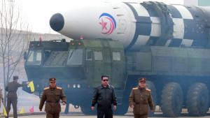 Северна Корея разпространи нови пропагандни плакати изобразяващи балистичните ракети на