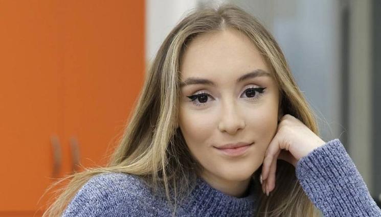 Дара Екимова - ТУНИНГ: Дара Екимова напомпа бюста (СНИМКА)