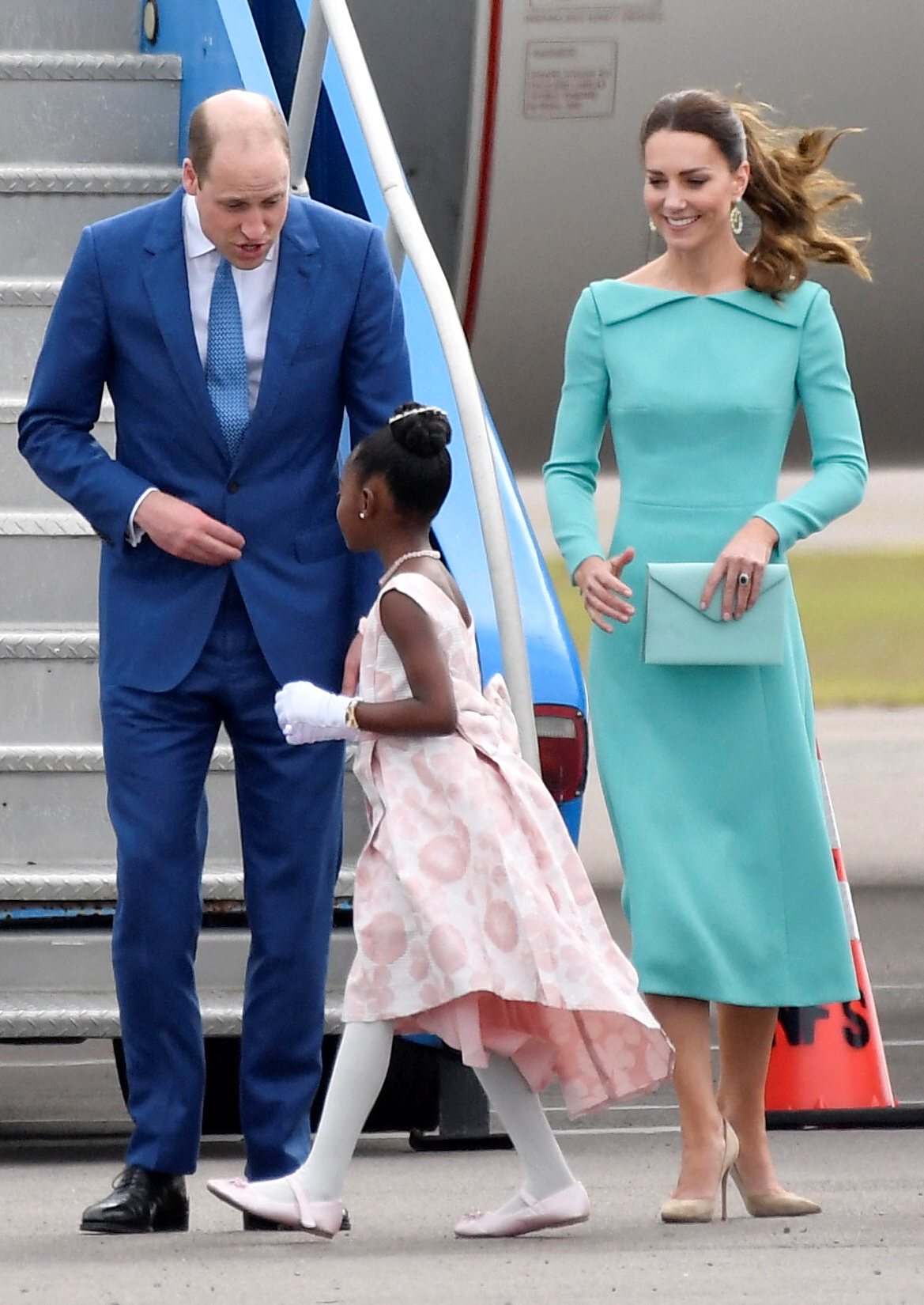 <p>Херцогът и херцогинята на Кеймбридж пристигнаха в петък на Бахамските острови. Британският принц Уилям и съпругата му Кейт са на едноседмична карибска обиколка, която е съпътствана от протести срещу монархията.</p>