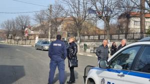 Жители на селата Баня Паницово Емона и Козница протестираха за