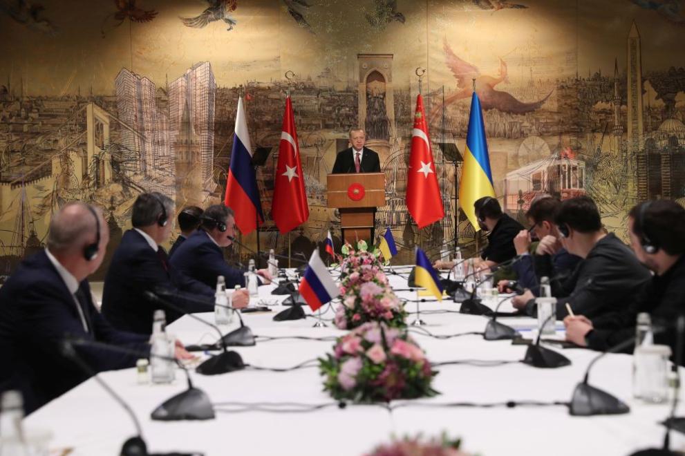 Тази нощ делегация с украински преговарящи кацна в Истанбул, Турция,
