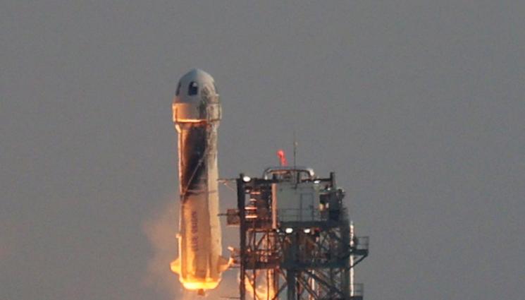 космически полет - ЗАРАДИ СИЛЕН ВЯТЪР: Компанията на Джеф Безос отложи полета си до орбитата