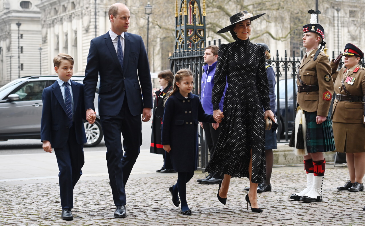 <p>Принц Уилям и херцогиня Катрин с децата им принц Джордж и принцеса Шарлот</p>