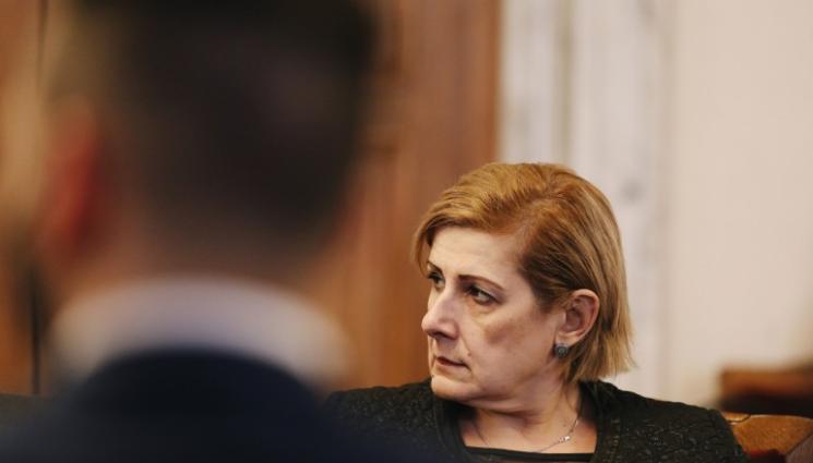 Елена Гунчева - ПАЗАРЛЪЦИ ЗА ВЛАСТ: Елена Гунчева поканена на преговори с „Продължаваме промяната”