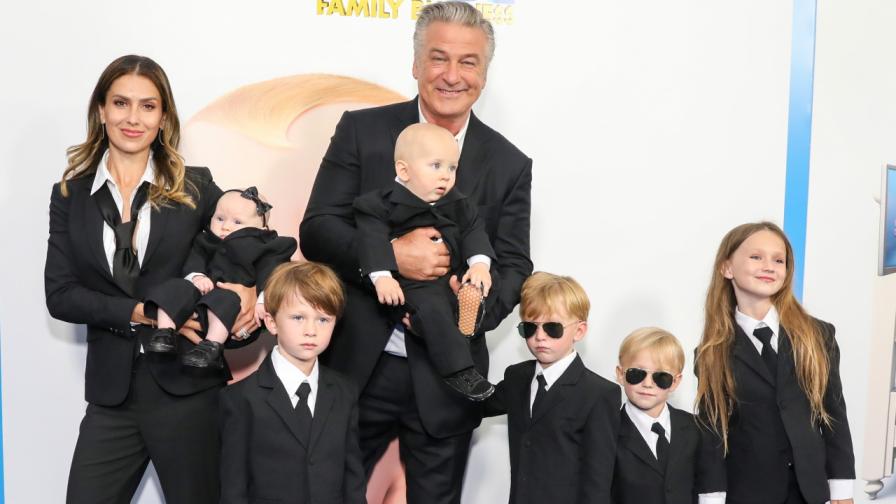 Алек и Хилария Болдуин с шестте им деца