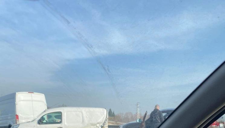 катастрофа Северна тангента - ЗРЕЛИЩНА КАТАСТРОФА: Джип, микробус и лек автомобил се помляха на Северната тангента (СНИМКИ)