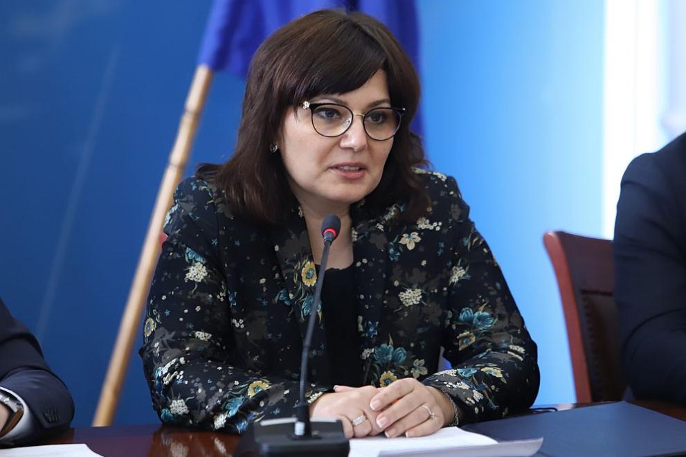 Здравният министър в оставка Асена Сербезова съди прокуратурата за 70