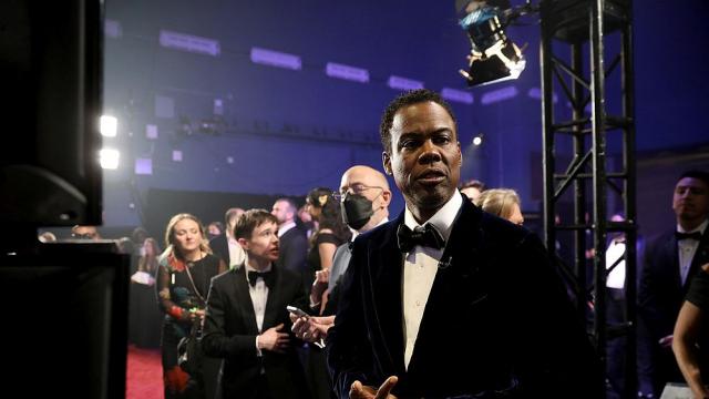 Крис Рок за първи път на сцената след шамара от Уил Смит