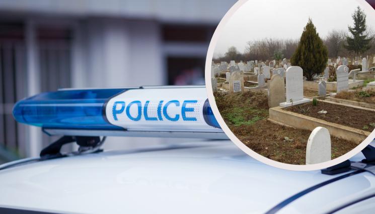 полиция - ВАНДАЛЩИНА:  Пишлигари потрошиха кръстове и мраморни вази на гробище