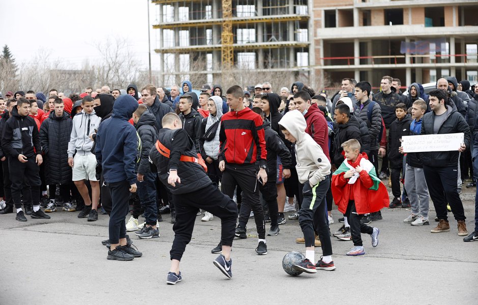 Протест пред сградата на БФС В Бояна1