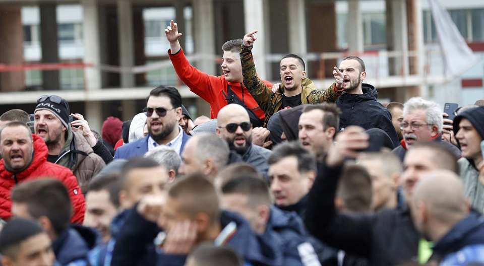 Протест пред сградата на БФС В Бояна1