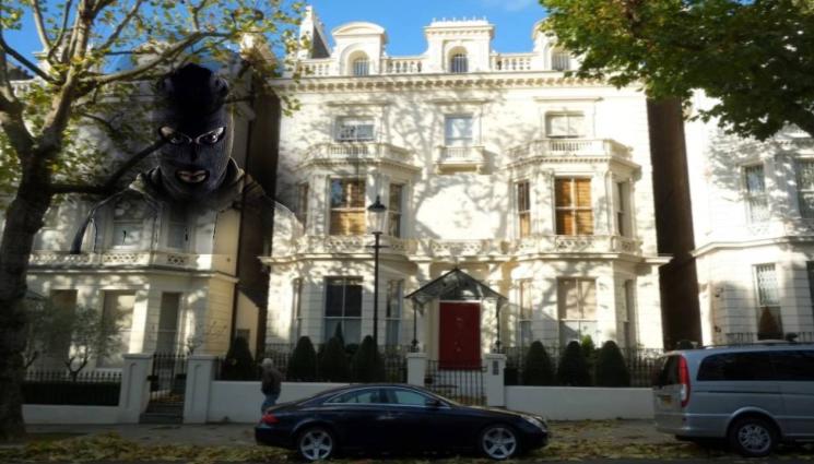 кражба - БОГАТИTЕ СЪЩО ПЛАЧАТ: Маскиран крадец влезе с взлом в дома на семейство Бекъм в Лондон