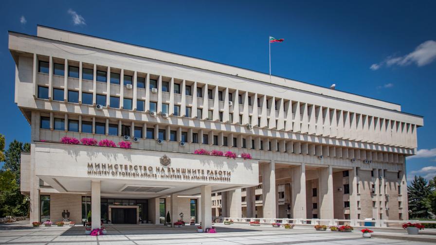 МВнР: Приемът на документи в консулските служби на България в Русия не е преустановен