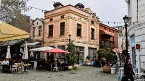 Община Пловдив започна кампания за поставяне на нов отличителен знак стикер