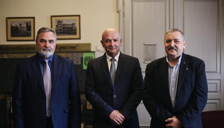 Мутафчийски - БЛАГОДАРНОСТ: Мутафчийски, Кантарджиев и Кунчев с признание за битката им с COVID-19