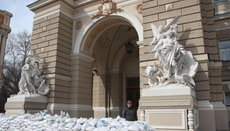 украйна - Русия спря тока на украинския град Лвов с ракетен обстрел. Влаковете спряха, хората се крият по бомбоубежищата