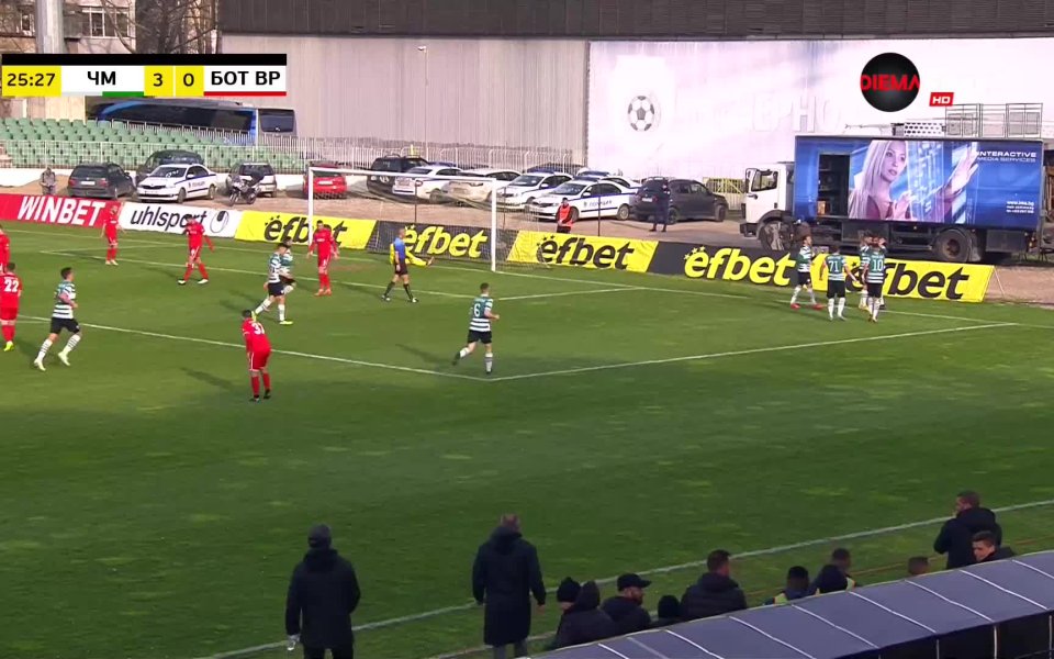 Малко след това пък Велислав Василев пусна към Курьор, който