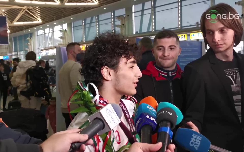 Едмонд Назарян се прибра в България след достигнатия финал и