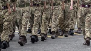 Първата група украински военнослужещи пристигна във Великобритания за да премине