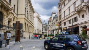 Ученик на 16 години от Букурещ нападна и рани с
