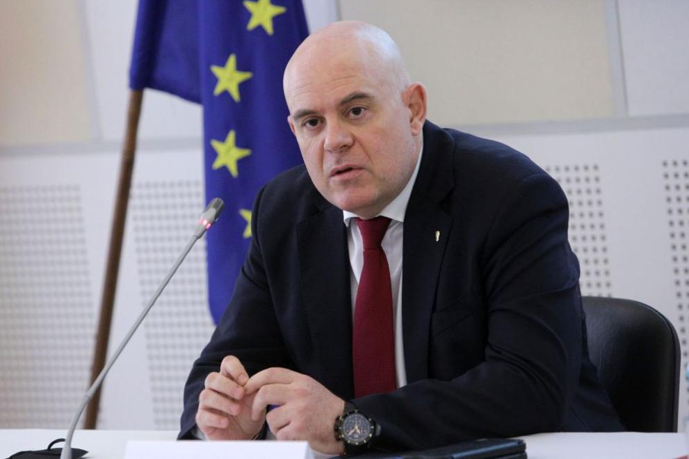 Главният прокурор Иван Гешев поиска Висшият съдебен съвет (ВСС) да