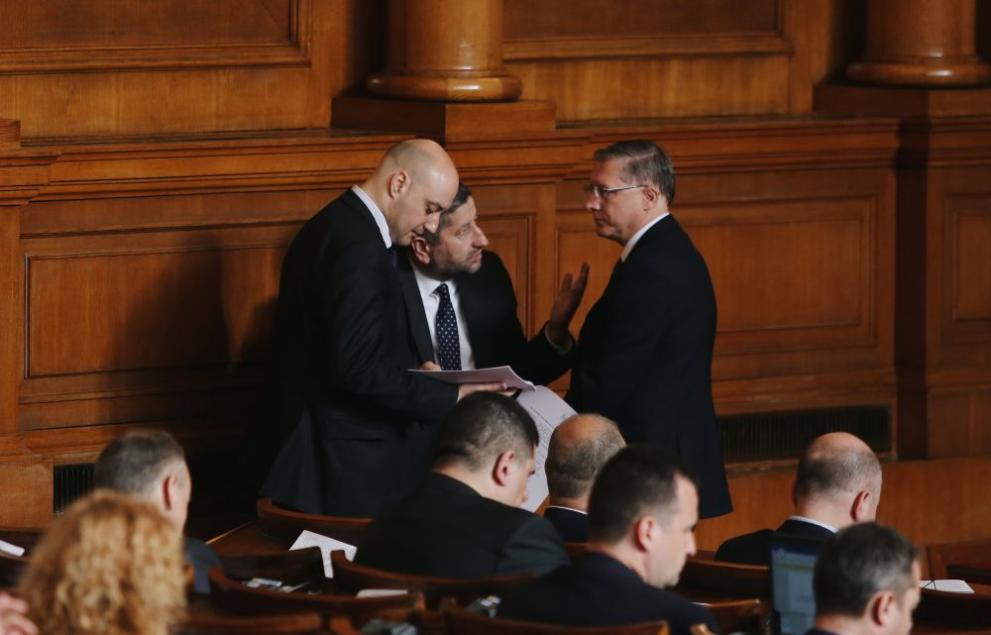 Темата с новата оферта за F-16 разбуни духовете в кулоарите