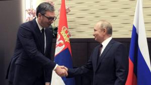Сръбският президент Александър Вучич разговаря по телефона с президента на