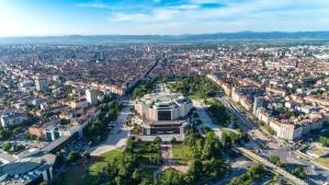Две емблематични места в София сменят имената си в знак
