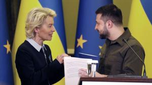 Украинският президент Володимир Зеленски предаде официално на представител на ЕС